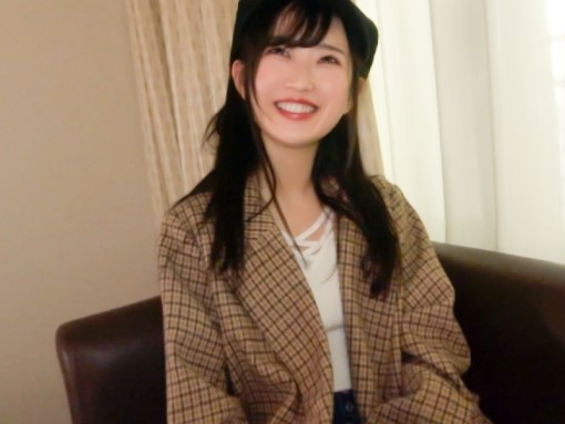 【童顔美少女の悶絶正常位】『奥まで当たってる…』キュートな顔して感じまくる！ビンビンのチンコで激しくピストンされ、膣奥を突きまくられて絶頂！美少女の喘ぎ声がエロすぎる！♡