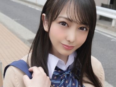 【制服美少女のイラマ初体験】 19歳のドMちゃんがデカチンに喉奥を突かれ、マゾ開眼！ 制服姿でエロ可愛く悶える♡
