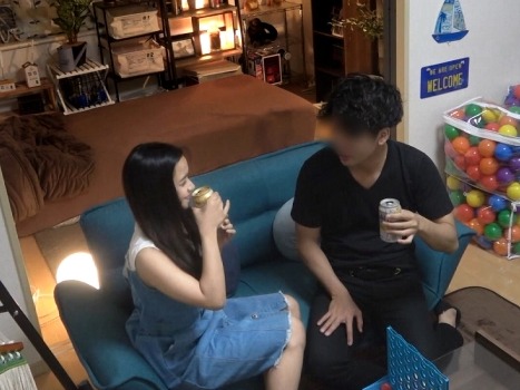 【東南アジアハーフ美女の淫らな誘惑】エキゾチックな美女を密室に連れ込み♡手コキでチンポを刺激しながら乳首責めで男を悶絶させる！連続ピストンで激しくハメまくり、異国情緒溢れるエロスの世界へ！！