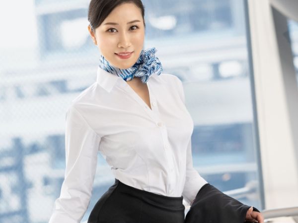 【空飛ぶ美熟女の秘密】『フライト中も我慢できないの…』性に貪欲な現役CAが夫・セフレ・気になる乗客と機内で淫らな交わり！生ハメ濃厚セックスで大人の色気を全開♡
