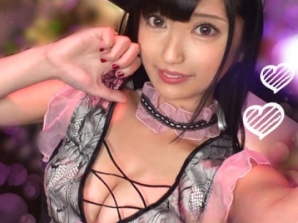 【メイドカフェの裏側】『おにいちゃん、もっと…』スレンダー美少女メイドが、制服の下に隠したエロボディで生チンを誘惑！底なしの性欲でチンポを求め、卑猥なコスプレプレイに没頭する危険なアルバイト♡！
