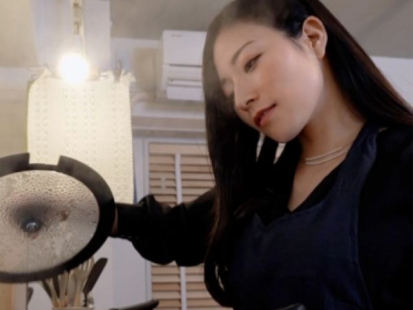 【裏切り妻の禁断プレイ】『旦那ごめんね…』家庭的な美巨乳スレンダー人妻が不倫相手に夢中！立ちバックで激しく突かれ、騎乗位で腰を振る淫乱奥さんの裏の顔♡