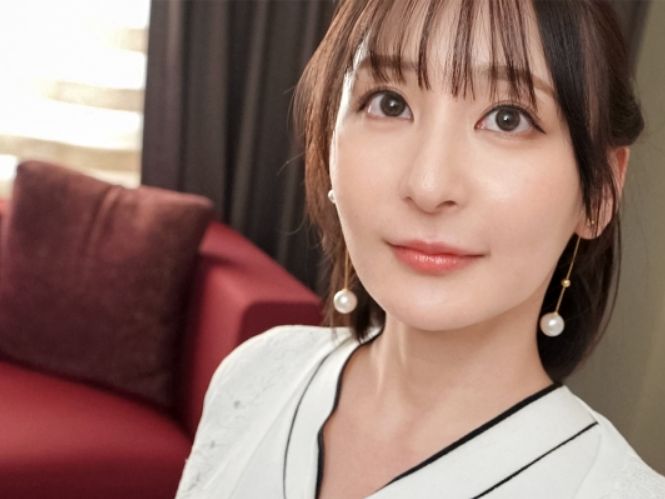 【三十路人妻の隠れた性癖】『夫だけじゃ物足りないの…』真面目な顔してチンポ大好き！美しすぎる人妻がエロすぎる本性むき出し！愛する夫以外との禁断の快楽に溺れる！