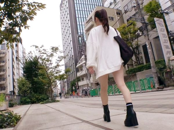 【アイドル志望の美少女】 色白美肌の素人娘がAVデビュー！ 潮吹きまくりの初体験で大興奮♡