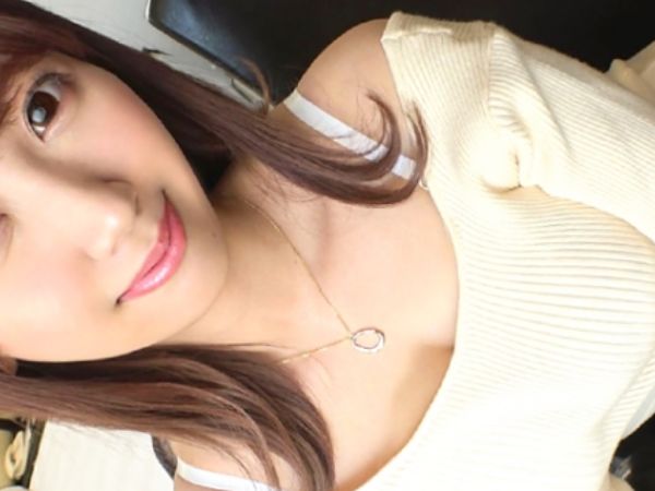 【清楚系ビッチの裏の顔】『あっ…ダメ…感じちゃう…』清純派お姉さんの隠れた性欲が爆発！美乳を揺らしながらマンコを激しく責められ、感じまくる姿はエロすぎる！見た目とのギャップがたまらない！♡