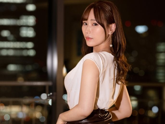 【美熟女との贅沢な一夜】高級デートからホテルで濃厚セックス！圧倒的な色気の美熟女がクリトリスを刺激され感じまくり♡変態プレイで最高の夜を過ごす！