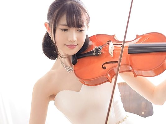 【高学歴美少女の恥じらいエッチ】『ダメ…感じちゃう…』超名門大卒の才女がAVで大胆デビュー！敏感すぎるパイパンま○こがビクビク痙攣、止まらない潮吹きでイキまくり！♡