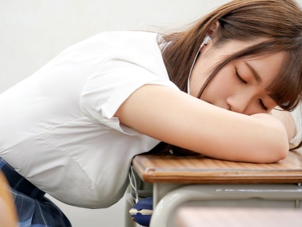 【主観】巨乳JKとの甘酸っぱい青春SEX♥ 制服からこぼれそうな美巨乳と、温かく締め付ける膣内に大興奮！ 0距離密着で感じ合う、ウブでエッチな思い出作り♡