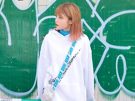 【ギャルAVデビュー】19歳ピチピチギャルの初体験！エッチの後の口内射精で、精子の味にビックリ！？ 感想が気になるドキドキの瞬間をキャッチ♡ ギャルが魅せるエロかわワールド！