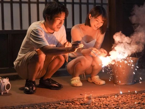 【夏の思い出はエッチな味】『久しぶり…でも、我慢できない』田舎で再会した幼馴染と汗だくの甘々セックス！夏休みの熱気の中、互いの体を貪り合う、とろけるような濃厚プレイ♡