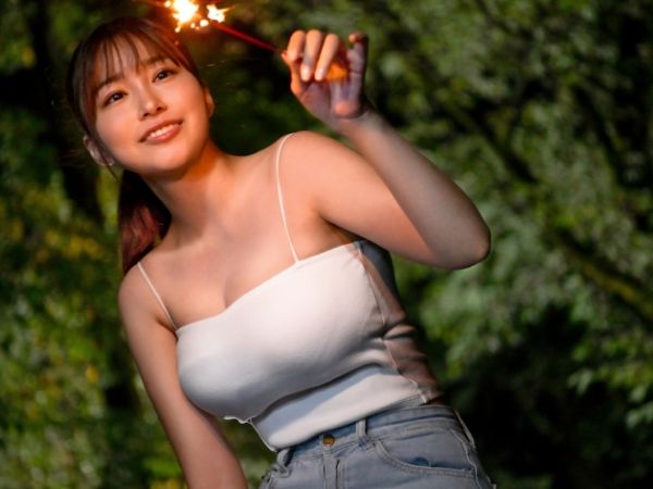 【田舎で出会った禁断の恋】『東京じゃできないよ…』巨乳娘が田舎で見知らぬ男とひと夏の同棲生活！ワンルームで絡み合う肉体関係に溺れる！！