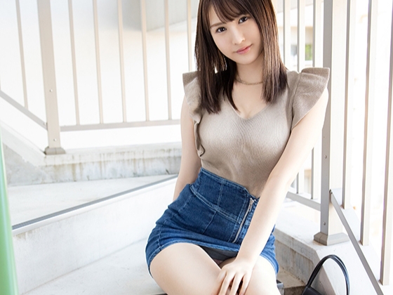 【清楚系美少女の素人チンコ狩り】『私に任せて…』キュートな顔してチンポ大好き!素人男性をねっとりフェラでメロメロに♡清楚な見た目とのギャップがたまらない!ビンビンに勃起したチンコを優しく愛おしそうに咥える姿は必見!
